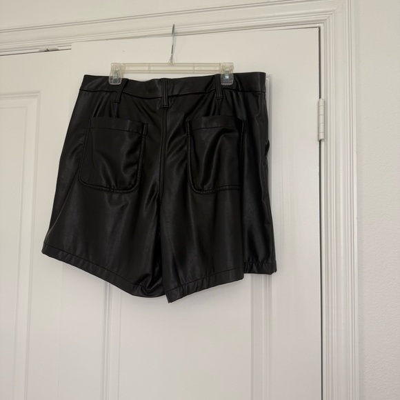 American Eagle - AE Women’s Baggy Vegan Leather Shorts NWT - Picture 5 of 6